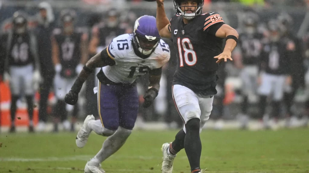 Vikings Dallas Turner chasing down Bears QB Caleb Williams